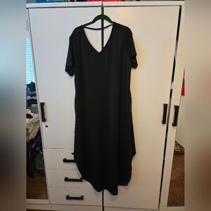 XL Black V-Neck Round Bottom Dress with pockets